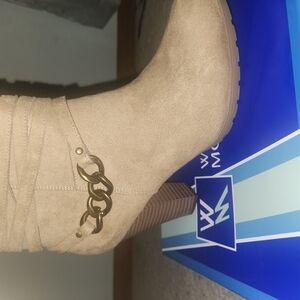 White Mountain Tan Heeled Boots